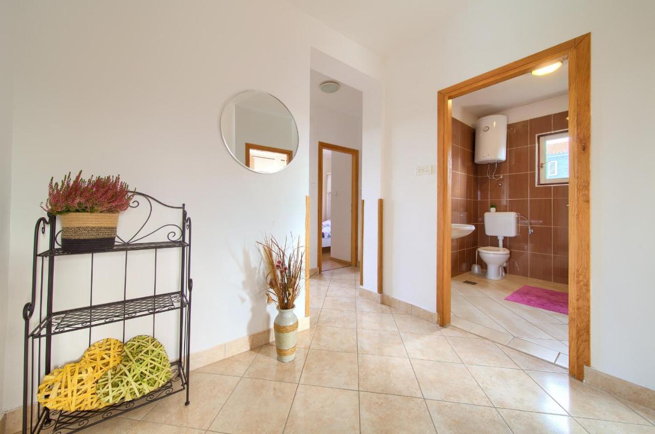 Rasopasno Apartment With Terrace And Private Parking Dış mekan fotoğraf